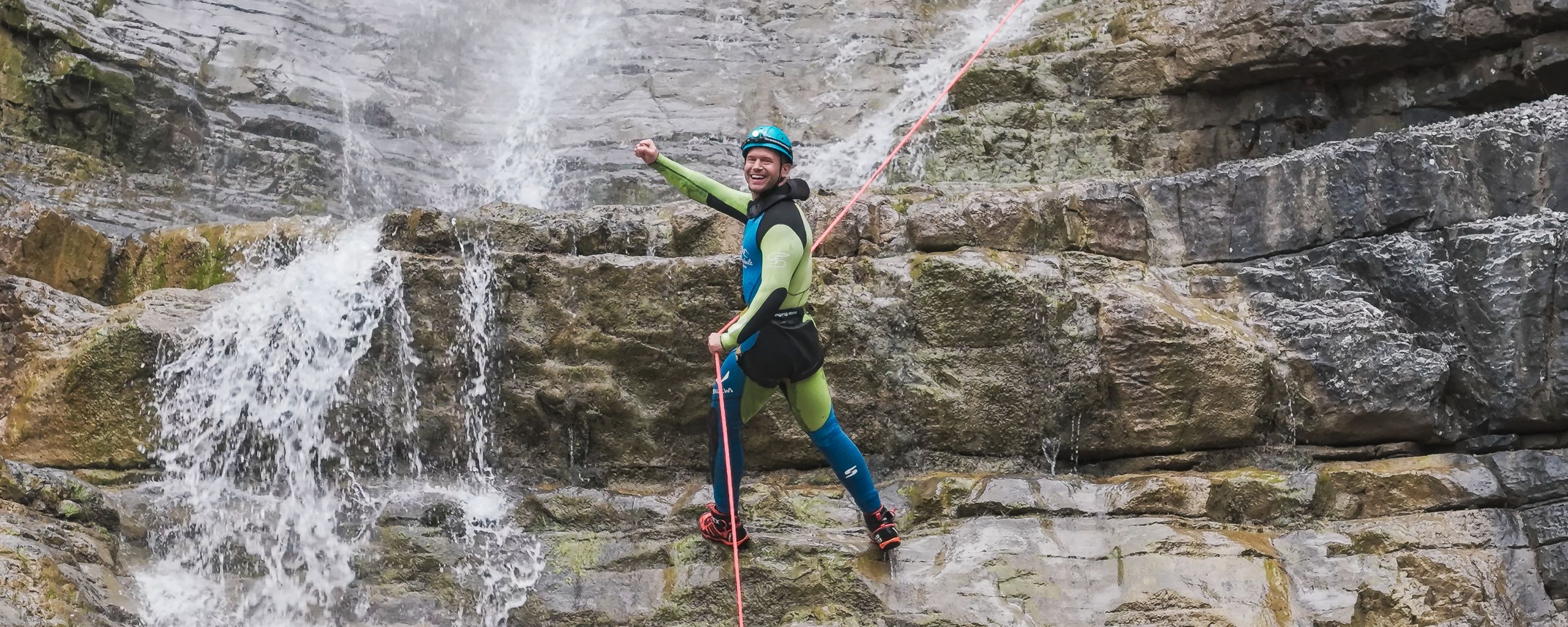 Beim Klettern mit einer Stirnlampe von Brennenstuhl