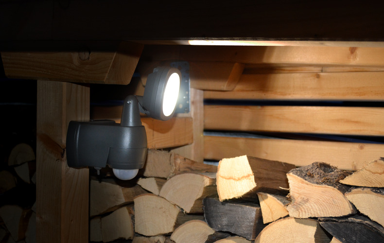 Brennenstuhl Batterie LED Strahler LUFOS//Kabelloser LED Strahler mit Batterie un