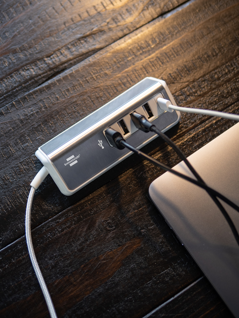 brennenstuhl®estilo USB-Multiladegerät 4x USB + 1x USB C Power Delivery