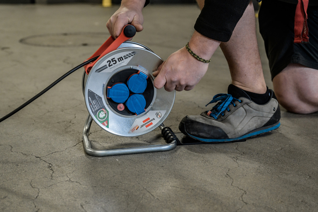Drum step for cable reel Ø 240/290mm (Ø 18mm pipe) | brennenstuhl®