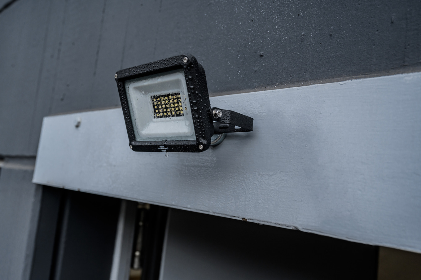Brennenstuhl JARO 6060 T LED Floodlight With Tripod – 2x20W Work Light Stand For Indoor/Outdoor - View #3