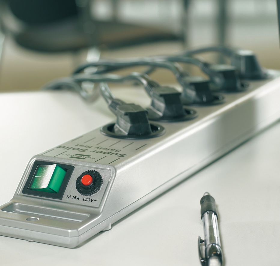 ブラピリサ Listwa zasilająca przeciwprzepięciowa Super-Solid 13.500A 5