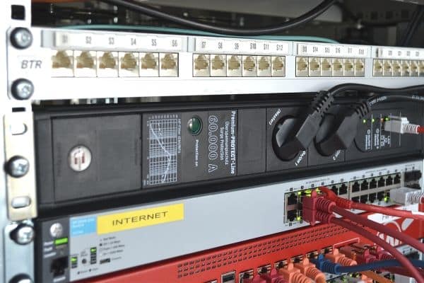 19 Zoll Steckdosenleisten für Serverschränke von Brennenstuhl