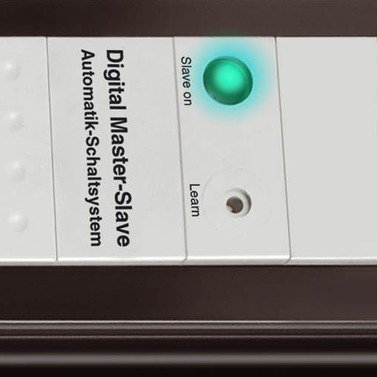 Premium-Line 30.000A Überspannungsschutz-Automatiksteckdosenleiste 5-fach schwarz/lichtgrau 3m H05VV-F 3G1,5 1 Master 4 Slave - Produktansicht