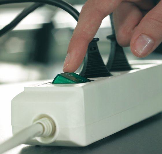 Eco-Line Steckdosenleiste mit Schalter 4 Schutzkontakt- und 4 Euro-Steckdosen wei&szlig; 1,5m H05VV-F 3G1,5 - Anwendungsbild
