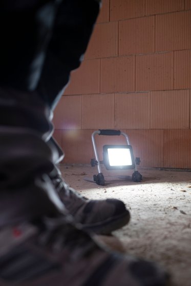 Akku LED Baustrahler EL 2400 MA, 2400lm, IP54, 30W - Anwendungsbild