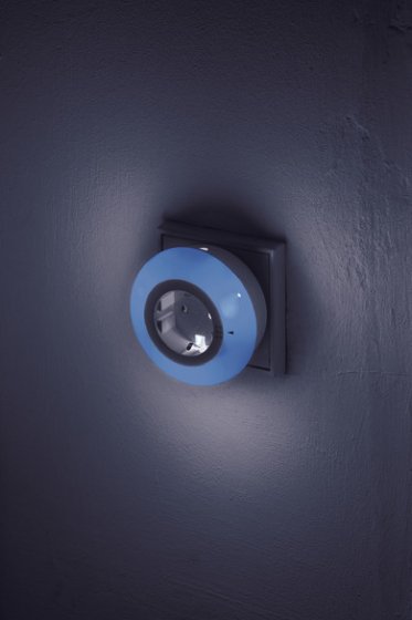 LED-Nachtlicht Color NL 09 RCD mit Dämmerungssensor und Steckdose 9 LED 6lm 3 Farben - Anwendungsbild