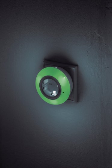LED-Nachtlicht Color NL 09 RCD mit Dämmerungssensor und Steckdose 9 LED 6lm 3 Farben - Anwendungsbild