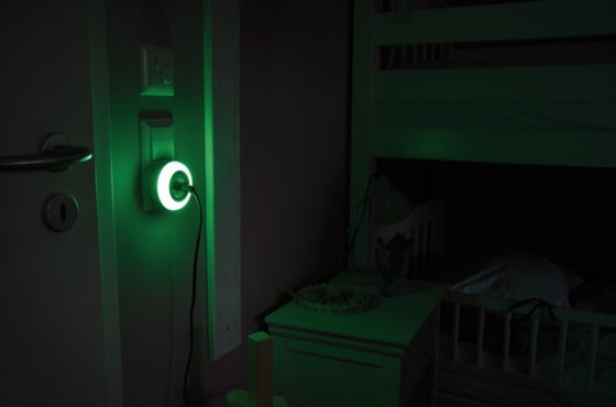 LED-Nachtlicht Color NL 09 RCD mit Dämmerungssensor und Steckdose 9 LED 6lm 3 Farben - Anwendungsbild