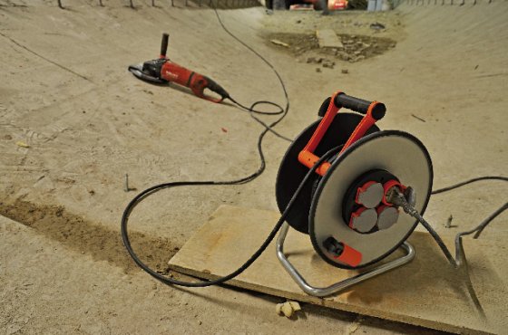 professionalLINE SteelCore Kabeltrommel IP44 33m orange AT-N07V3V3-F 3G2,5 - Anwendungsbild