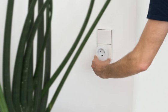Comfort-Line Funkschalt-Set 2x IP20 + 2x IP44 1x 4-Kanal-Handsender, 2x Funk-Schaltempf&auml;nger IP20, 2x Funk-Schaltempf&auml;nger IP44 - Anwendungsbild
