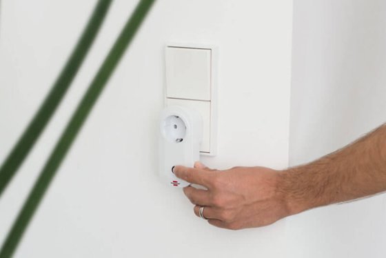 Comfort-Line Funkschalt-Set 2x IP20 + 2x IP44 1x 4-Kanal-Handsender, 2x Funk-Schaltempf&auml;nger IP20, 2x Funk-Schaltempf&auml;nger IP44 - Anwendungsbild