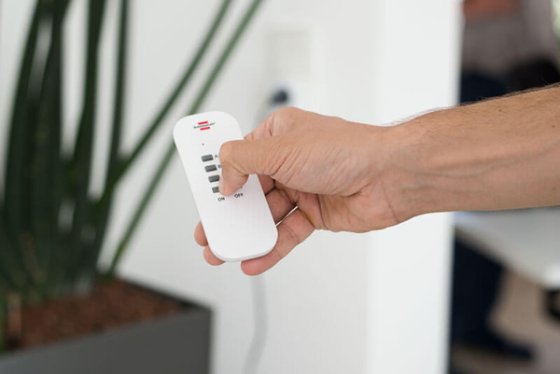 Comfort-Line Funkschalt-Set 2x IP20 + 2x IP44 1x 4-Kanal-Handsender, 2x Funk-Schaltempf&auml;nger IP20, 2x Funk-Schaltempf&auml;nger IP44 - Anwendungsbild