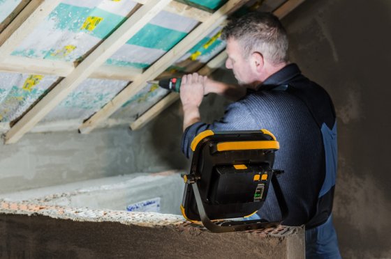 Mobiler Akku LED Strahler BLUMO 2000 A, 2100lm, 20W, IP54 - Anwendungsbild