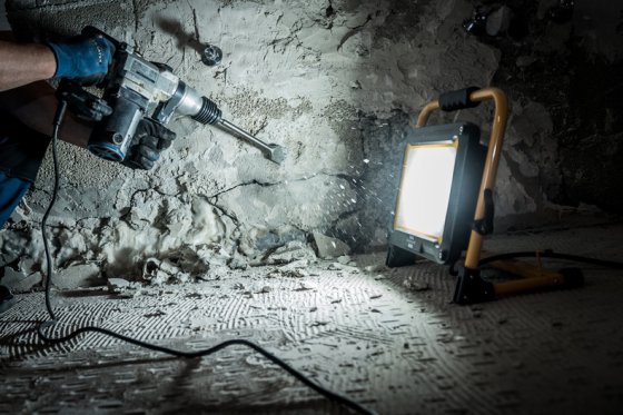 Mobiler LED Strahler JARO 7000 M, 7200lm, 80W, IP65, 5m H07RN-F 3G1,0 - Anwendungsbild