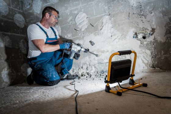 Mobiler LED Strahler JARO 7000 M, 7200lm, 80W, IP65, 5m H07RN-F 3G1,0 - Anwendungsbild