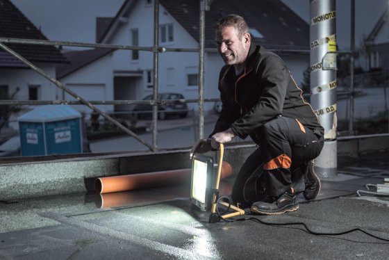 Mobiler LED Strahler JARO 9000 M, IP65, 9310lm, 100W, 5m H07RN-F 3G1,0 - Anwendungsbild