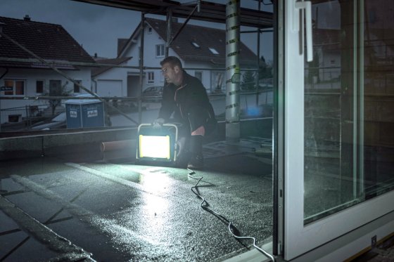 Mobiler LED Strahler JARO 9000 M, IP65, 9310lm, 100W, 5m H07RN-F 3G1,0 - Anwendungsbild