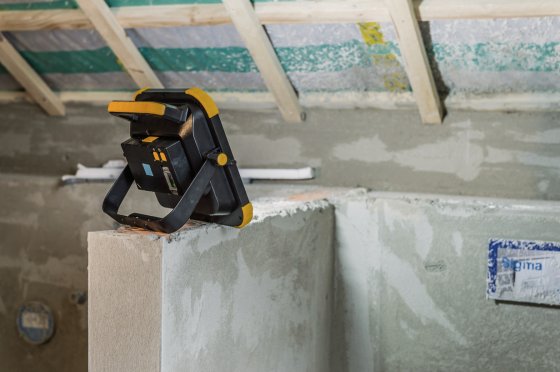 Mobiler Akku LED Baustrahler BLUMO 3000 A 30W, 3000lm, IP54 - Anwendungsbild