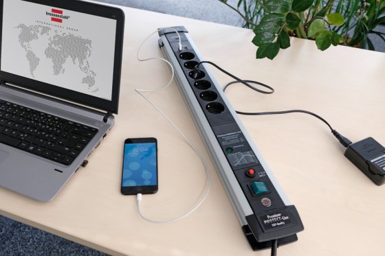 Premium-Protect-Line 60.000A Überspannungsschutz-Steckdosenleiste mit Power Delivery USB-Ladefunktion 6-fach 3m H05VV-F 3G1,5 - Anwendungsbild
