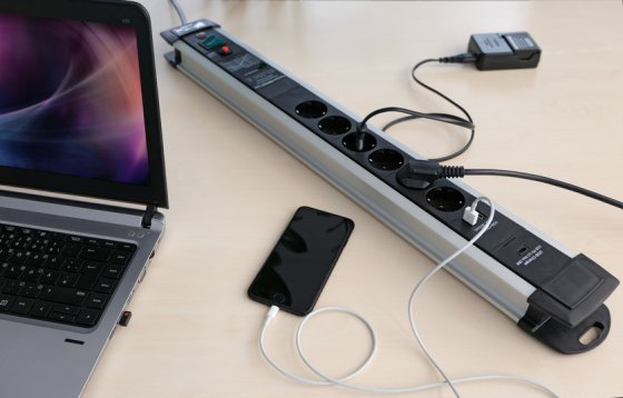 Premium-Protect-Line 60.000A Überspannungsschutz-Steckdosenleiste mit Power Delivery USB-Ladefunktion 6-fach 3m H05VV-F 3G1,5 - Anwendungsbild