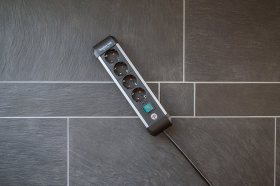 Premium-Alu-Line Steckdosenleiste mit Schalter 4-fach 1,8m H05VV-F 3G1,5 - Anwendungsbild