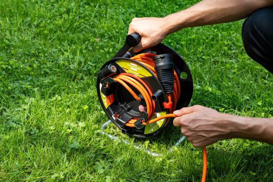Garant G Bretec IP44 Gartenkabeltrommel aus recyceltem Kunststoff 23 + 2m AT-N05V3V3-F3G1,5  - Anwendungsbild