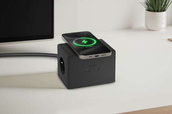hugo! ONE Steckdosenwürfel mit USB C 20W PD deep black - Anwendungsbild