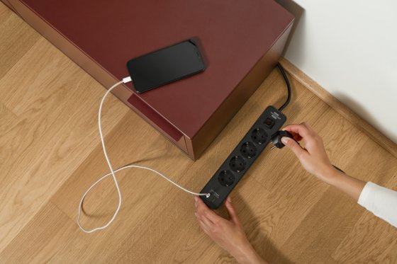 Ecolor Steckdosenleiste mit 2 USB C Ladebuchsen 4-fach schwarz 1,5m H05VV-F3G1,5 - Anwendungsbild