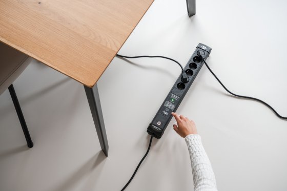 brennenstuhl®Connect Premium-Line WiFi 26.000A Überspannungsschutz-Steckdosenleiste 6-fach schwarz 1,8 m H05VV-F3G1,5 - Entstörfilter