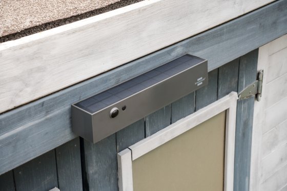 Solar LED Strahler mit Infrarot-Bewegungsmelder SOL 1000 Cubus, 1000lm, IP54 - Anwendungsbild