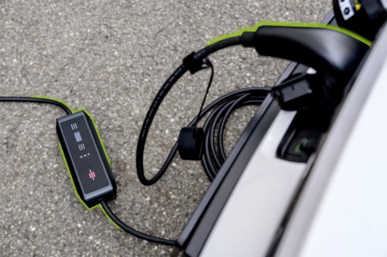 Tragbares EV Ladegerät Typ 2 CEE 11kW mit 8m Kabel - In Cable Control Box (ICCB)