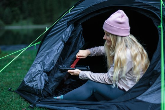 Akku LED Handlampe HL 600 AD mit Dynamo-Schnelllademöglichkeit 600+180lm, IP54 - Anwendungsbild