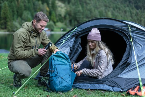 Akku LED Handlampe HL 600 AD mit Dynamo-Schnelllademöglichkeit 600+180lm, IP54 - Anwendungsbild