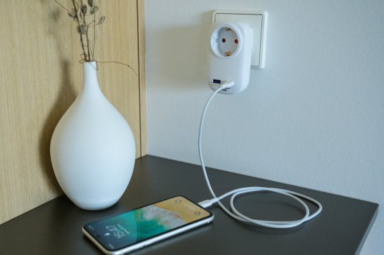 Steckdosenadapter mit USB C Power Delivery 20W, 1x USB A 18W wei&szlig; - Anwendungsbild