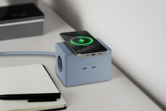 hugo! ONE Steckdosenwürfel mit USB C 20W PD ice blue - Anwendungsbild