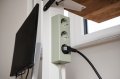hugo! MAGNETIC Steckdosenleiste 3-fach mit magnetischer Unterseite, mint green - Anwendungsbild