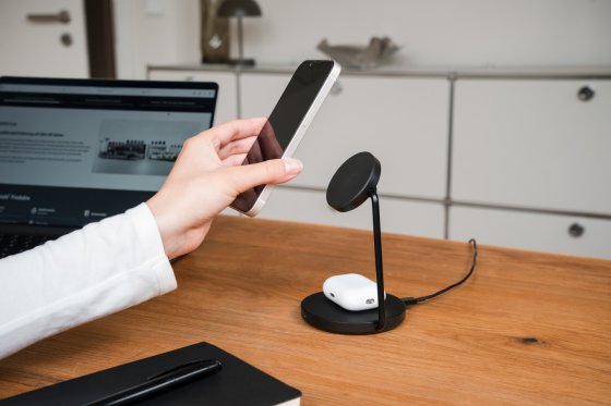 2 in 1 Ladestation - Anwendungsbild