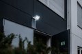 LED Strahler JARO 4060 WP mit Infrarot-Bewegungsmelder, 3450lm, 30W, IP65 - Anwendungsbild