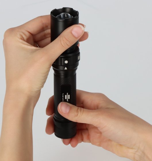 Akku Fokus Selektor LED Taschenlampe TL 801 AFS, IP44, 800lm - Anwendungsbild