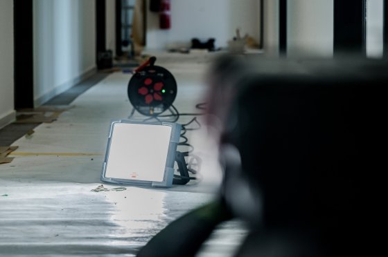 Professional LED Baustrahler D 9050 MRA, IP54, 12000lm, Ra 97, 5m H07RN-F 3G1,5 - Anwendungsbild