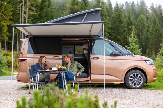 Akku Solar LED Outdoor Leuchte RGB GL 100 ASR, IP44, 340 lm - Anwendungsbild