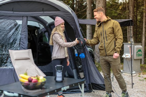 Camping CEE Verl&auml;ngerungskabel IP44 10m schwarz H07RN-F 3G2,5 CEE-Stecker, Winkelkupplung 230V/16A - Anwendungsbild