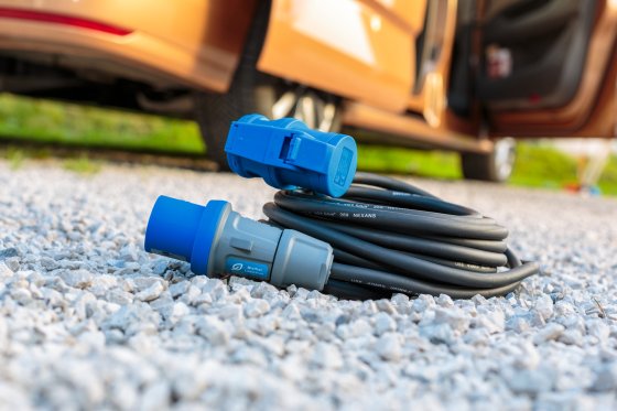 Camping CEE Verl&auml;ngerungskabel IP44 25m schwarz H07RN-F 3G2,5 CEE-Stecker, Winkelkupplung 230V/16A - Anwendungsbild