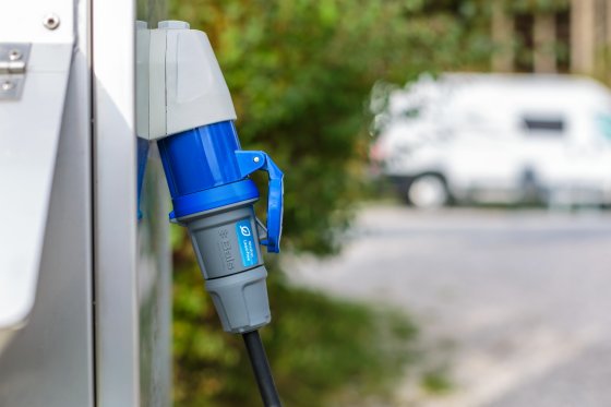 Camping CEE Verl&auml;ngerungskabel IP44 25m H07RN-F 3G2,5 schwarz CEE 230V/16A Stecker und Kupplung - Anwendungsbild