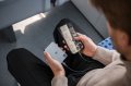 Powerbank PB5k 5.000mAh mit Qi2 Wireless Charging - Anwendungsbild