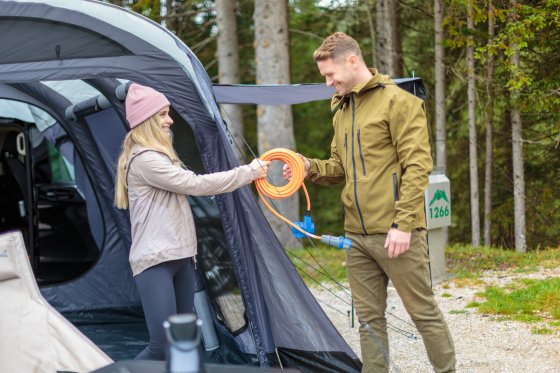 Camping CEE Verl&auml;ngerungskabel IP44 10m orange H07RN-F 3G2,5 CEE-Stecker, Winkelkupplung 230V/16A - Anwendungsbild