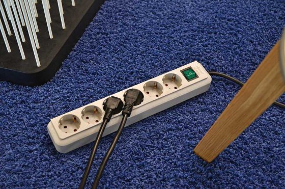 Eco-Line Steckdosenleiste mit Schalter 4 Schutzkontakt- und 4 Euro-Steckdosen schwarz 1,5m H05VV-F 3G1,5 - 