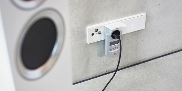 Cestovné adaptéry a zásuvkové